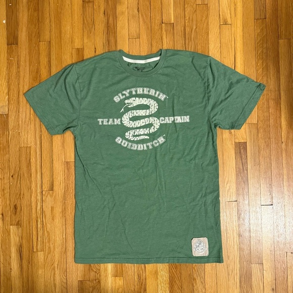 Universal Studios Wizarding World of Harry Potter Slytherin Quidditch T-Shirt M - Picture 1 of 8